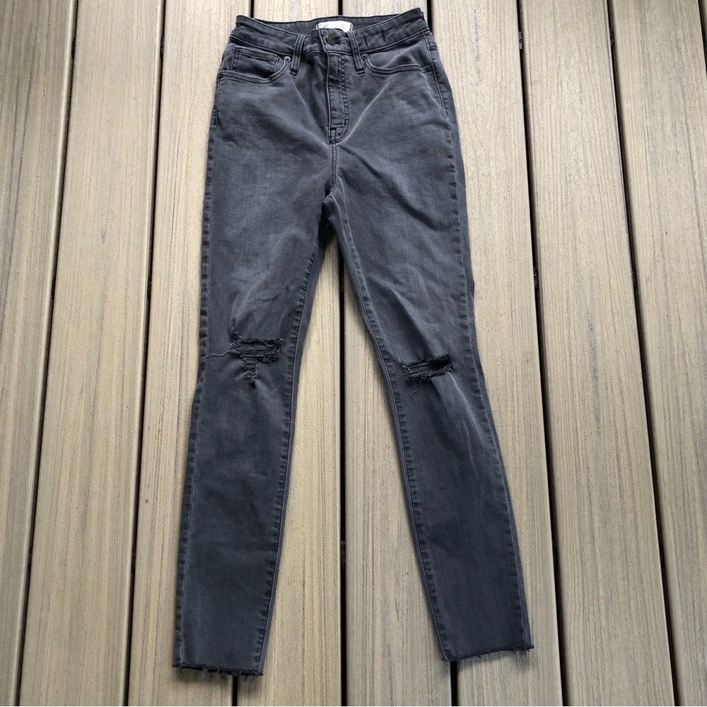Madewell SUPER STRETCHY Distressed WashedOut Black Curvy High Rise Skinny Sz 26 - Picture 1 of 7